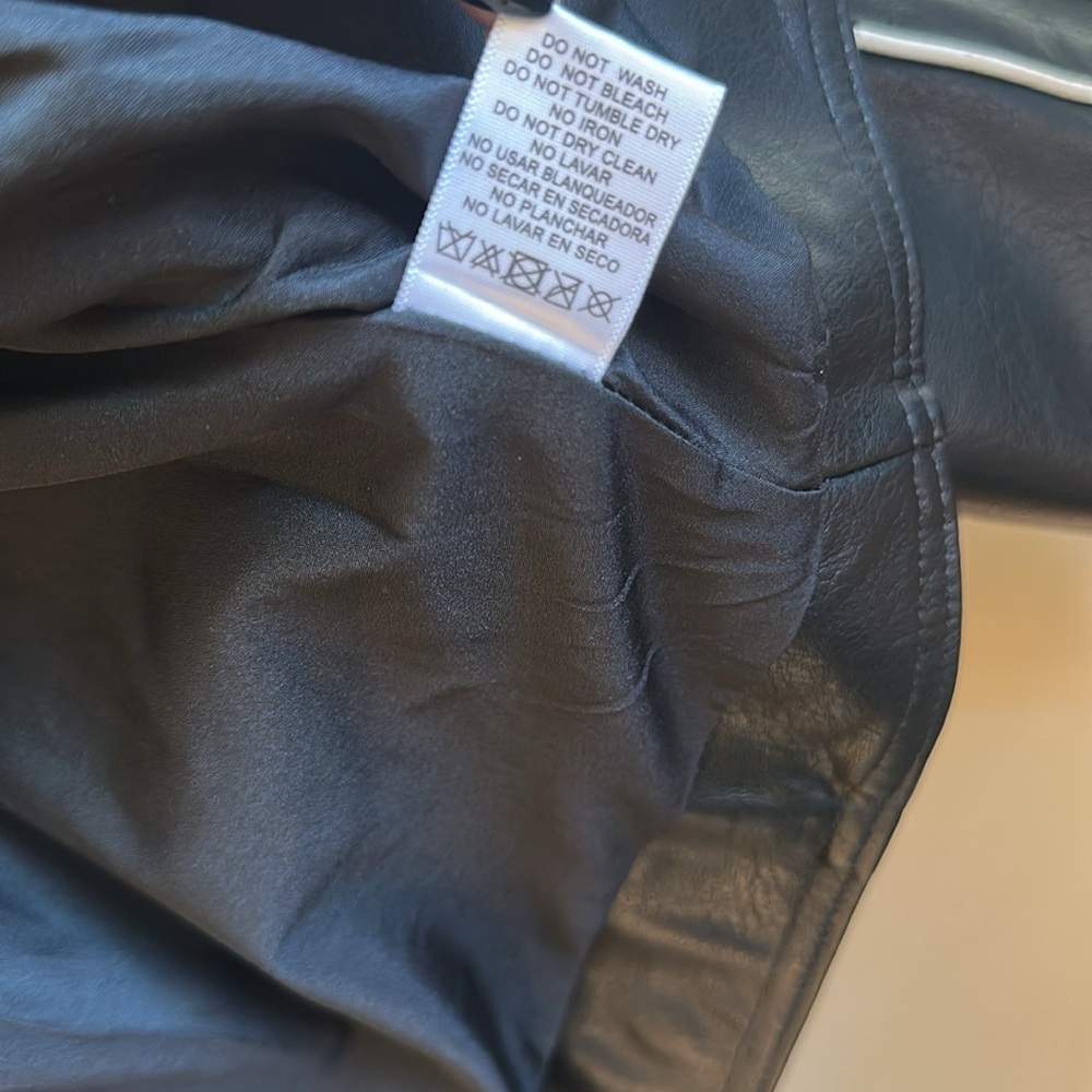 Love Tree Faux Leather Jacket Size Large Black/White Contrast Stripe Cropped - Picture 13 of 15